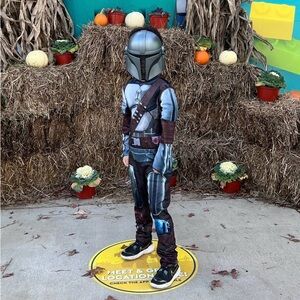 Mandalorian costume size Medium (8-10)